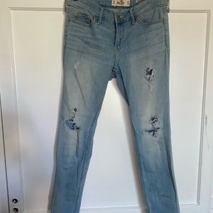 Distressed light jeans